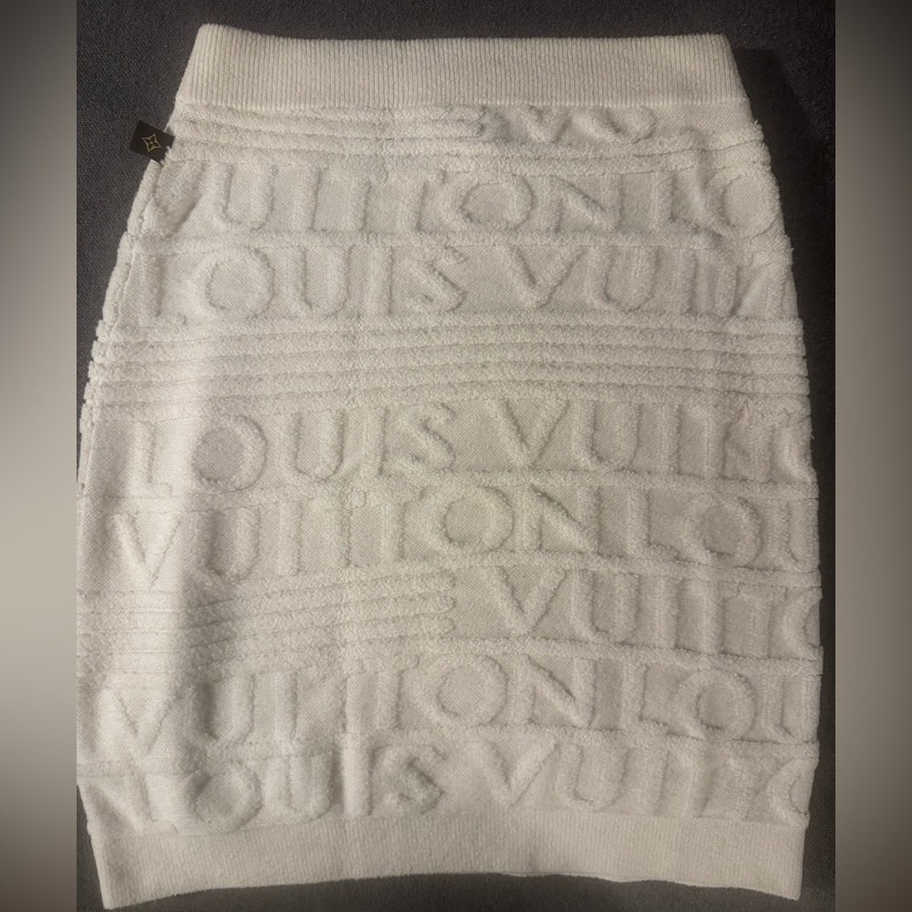 Louis Vuitton 3D Signature White Wool Mini Skirt (Size L) – Like New